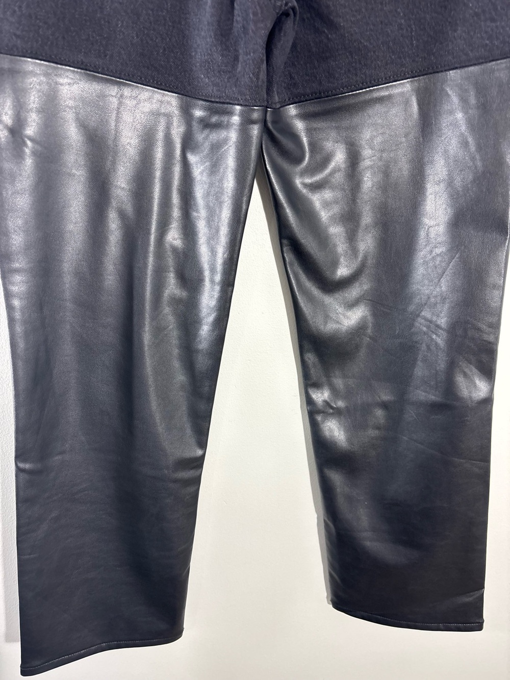Abercrombie & Fitch 90s Straight Ultra High Rise Faux Leather Jeans 23/000 NWT - Picture 7 of 10